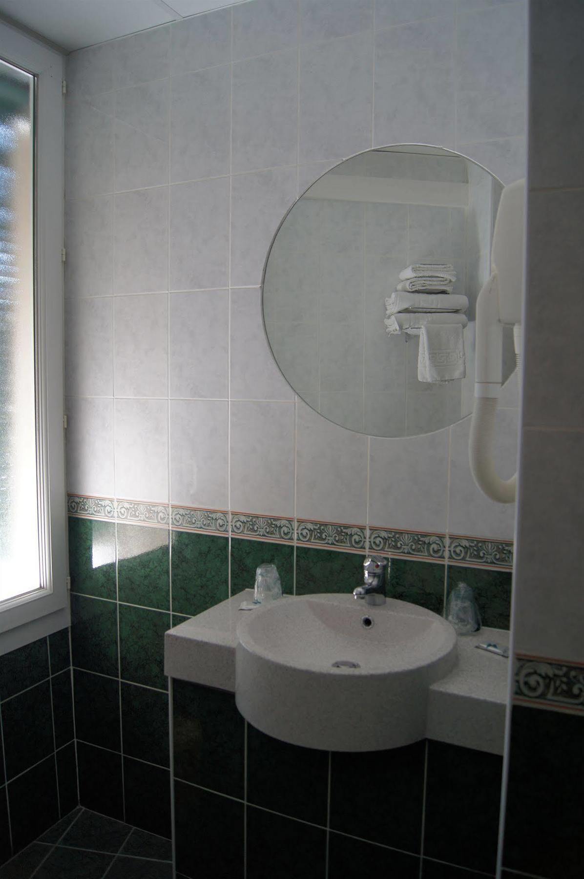 Le Regence Hotel 2*